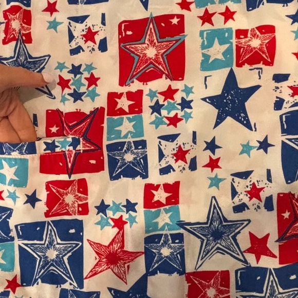 UA Flex Red White Blue Patriotic America Stars Scrub Medical Top W Pockets Sz M - Picture 5 of 6